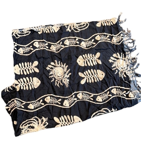 Koko Knot Black and Cream Fish Skeleton Scarf wrap - Picture 1 of 5